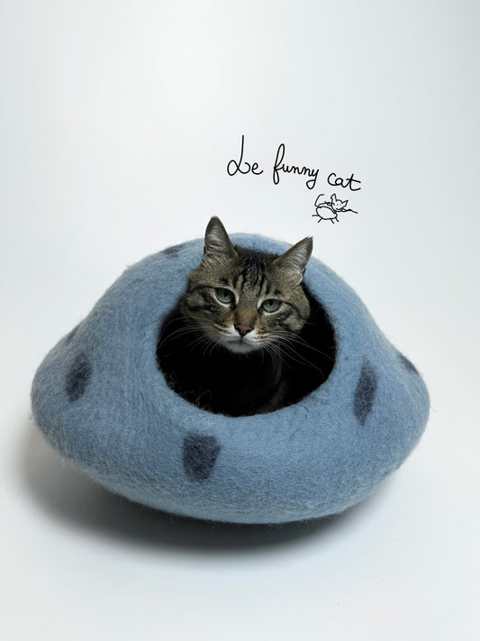 "Mysterious Blue Crystal" Felt Cat Cave