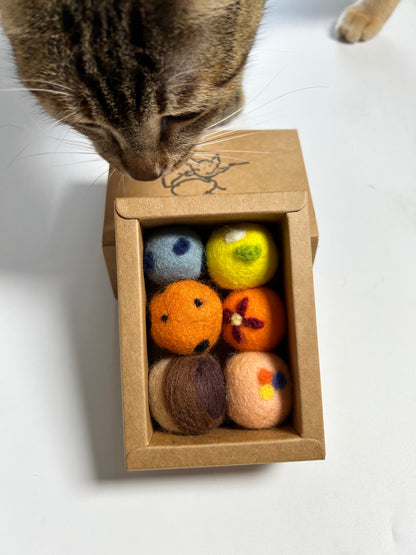 “MeowMeow 魔法球” 羊毛氈貓玩具球