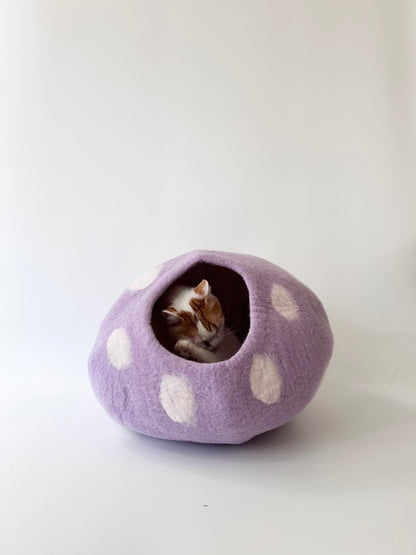 "Taro Bobo" Felt Cat Cave