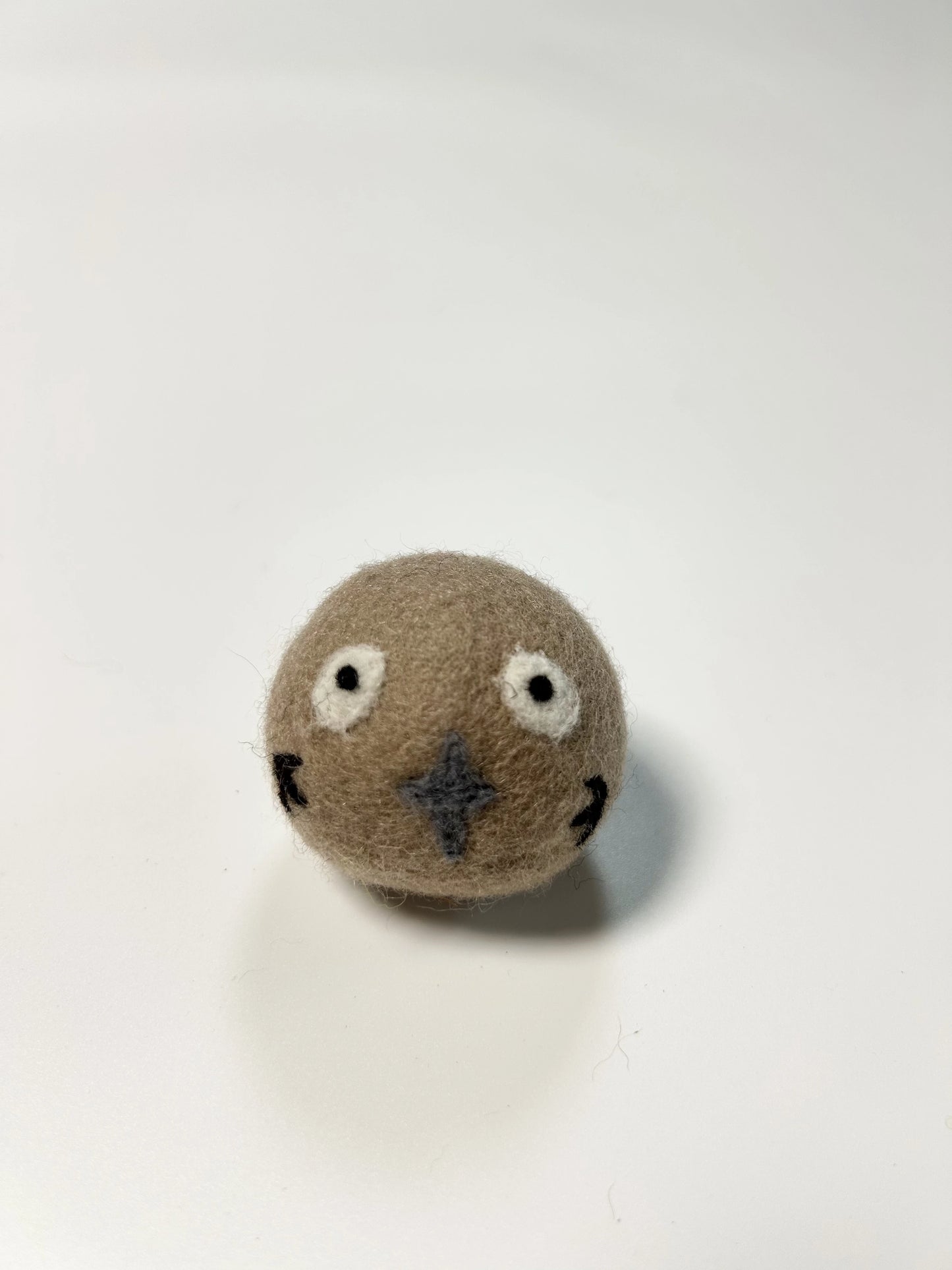 Available color options for Corner Monster felt cat toy balls