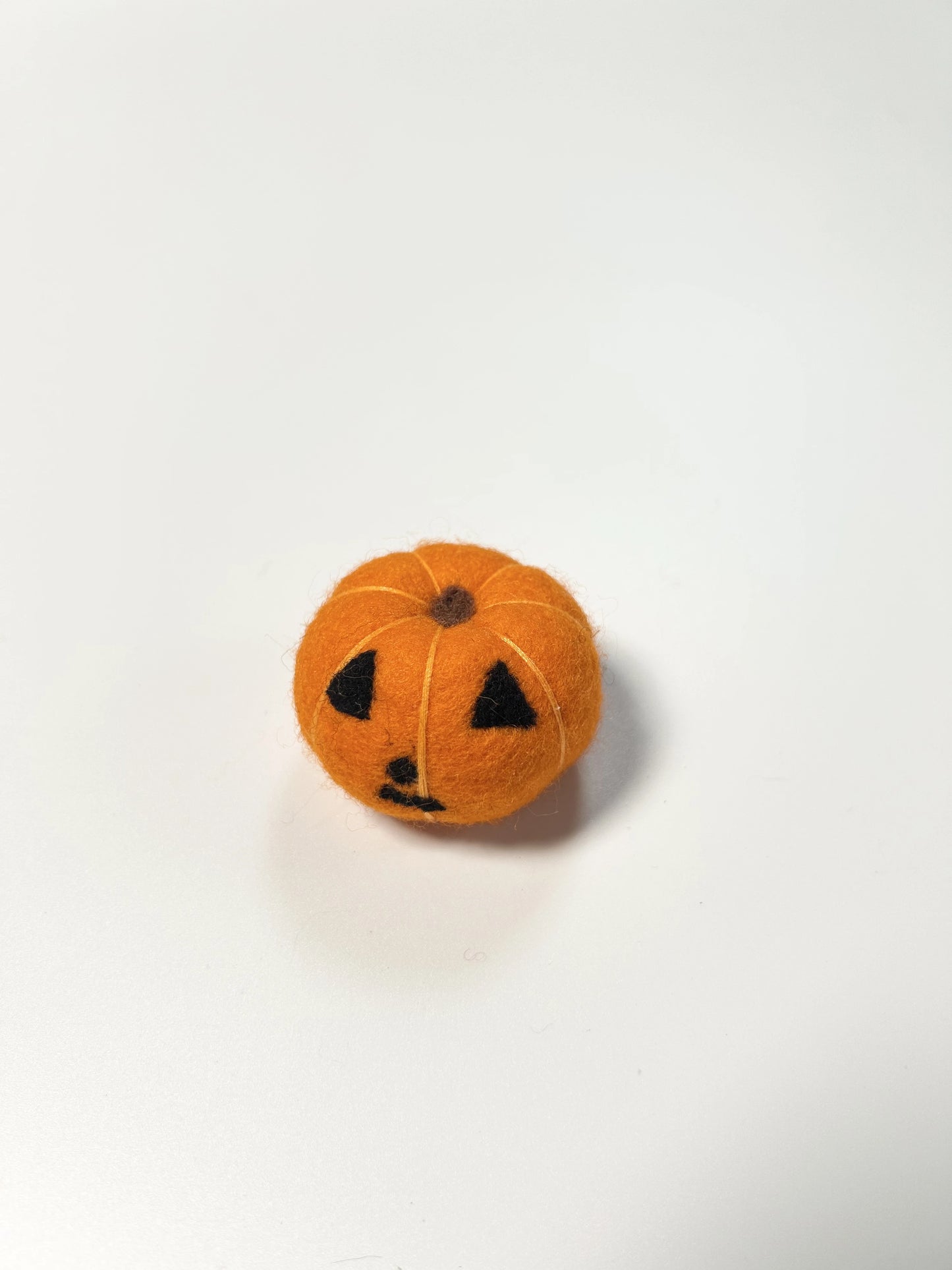Available color options for Corner Monster felt cat toy balls