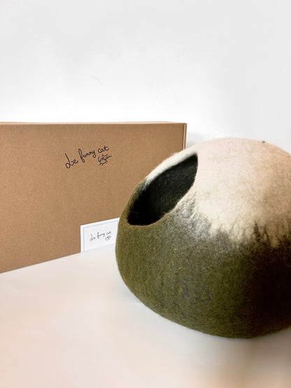 Side profile of the Matcha Mochi felt cat cave